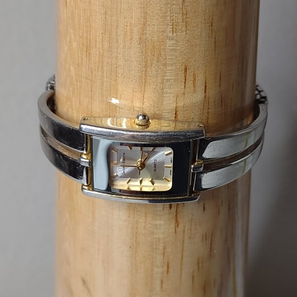 6.5 Inch Silver Tone Jaclyn Smith Stretch Watch - Picture 1 of 9